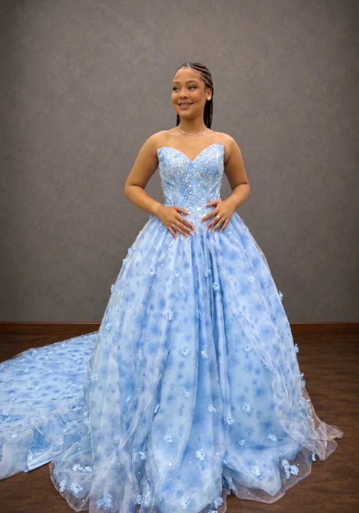 Vestido Gardenia azul serenity tomara que caia com pedraria e saia em tule floral - Felicidade Noivas e Festas