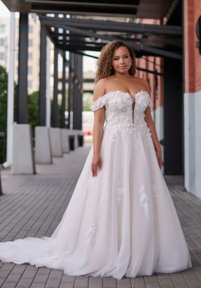 Vestido GÁVEA - Vestido evasê fluido ombro a ombro com decote em V. Minimalista e sofisticado. - Felicidade Noivas e Festas