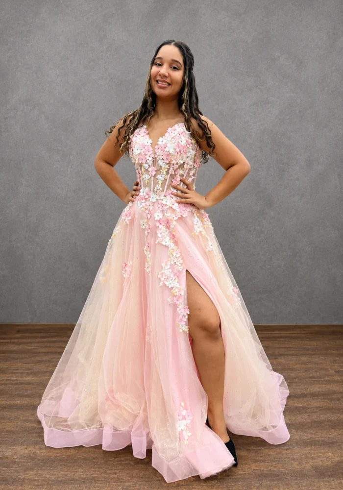 Vestido Jasmim rose gold em tule com corpo florido e saia fluida com fenda - Felicidade Noivas e Festas