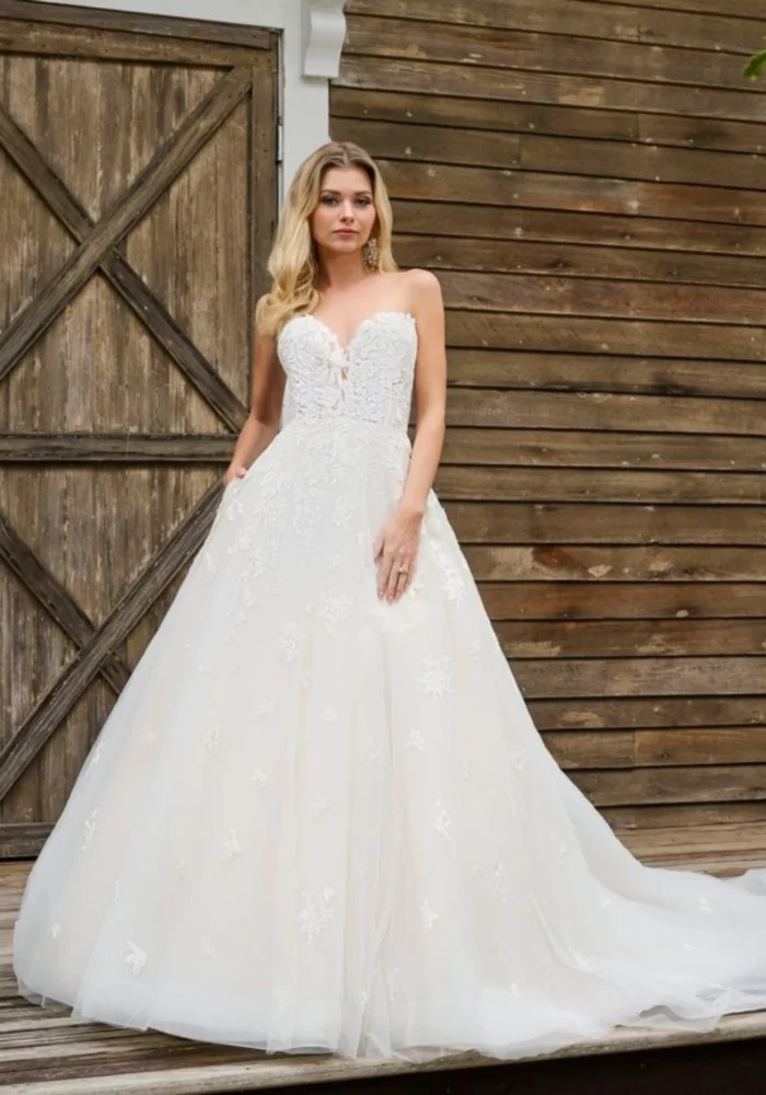 Vestido MARACANÃ - Vestido princesa tomara que caia com manga longa removível. Clássico e imponente. - Felicidade Noivas e Festas
