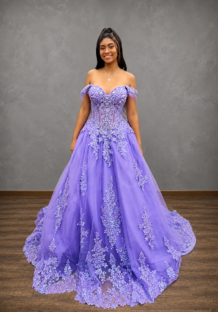 Vestido Peonia lavanda tomara que caia com asas em tule, corpo rendado e saia com aplicacoes - Felicidade Noivas e Festas