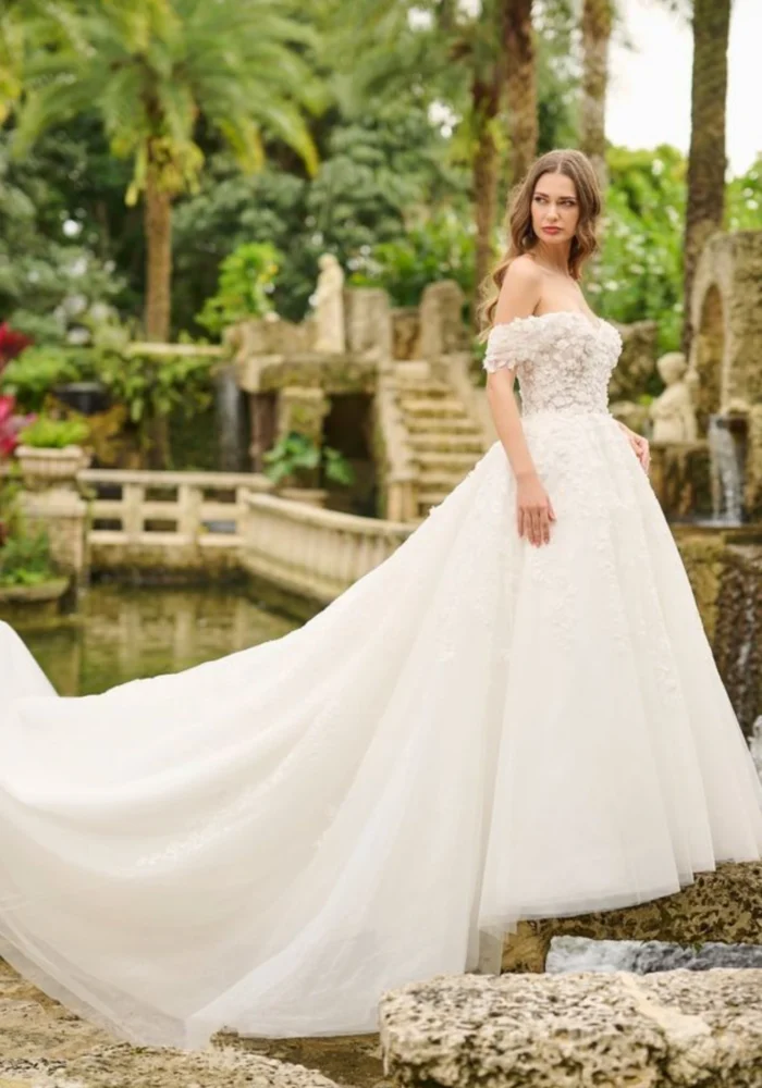 Vestido URCA - Vestido princesa ombro a ombro com saia em tule e corpo em flores 3D. Deslumbrante e sofisticado. - Felicidade Noivas e Festas