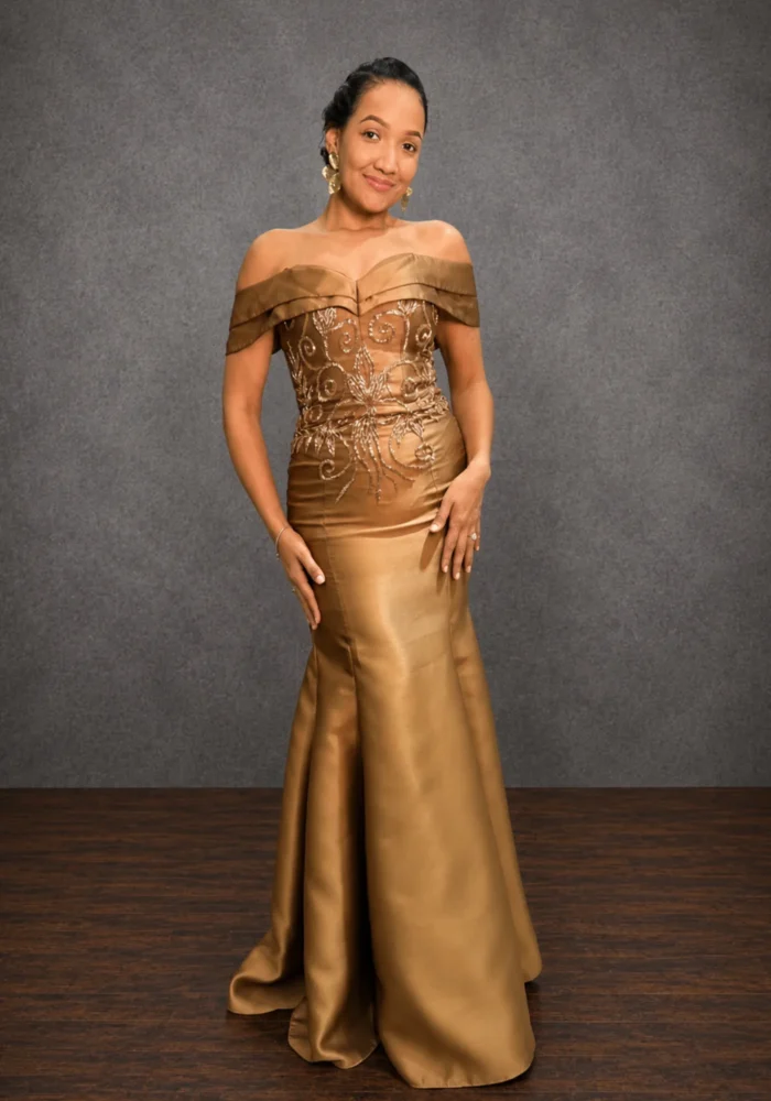 Vestido DONATELLA - Vestido sereia alfaiataria marrom, ombro a ombro, com corpo bordado. Sofisticado e marcante. - Felicidade Noivas e Festas