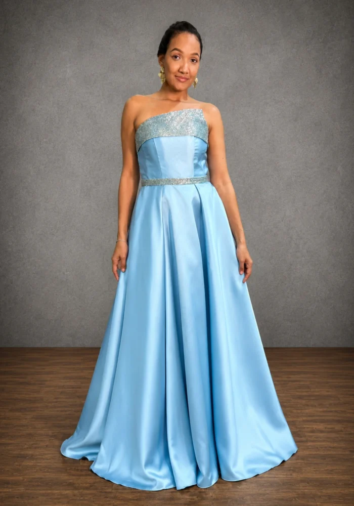 Vestido MIRABELLA - Vestido alfaiataria azul serenity, tomara que caia, com bordado no decote. Leve e sofisticado. - Felicidade Noivas e Festas