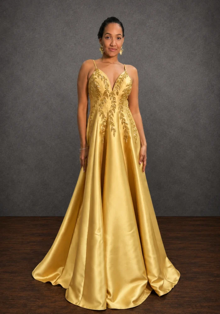 Vestido ROSALIA - Vestido alfaiataria dourado com alça fina, bordado no corpo e decote em V. Brilhante e sofisticado. - Felicidade Noivas e Festas