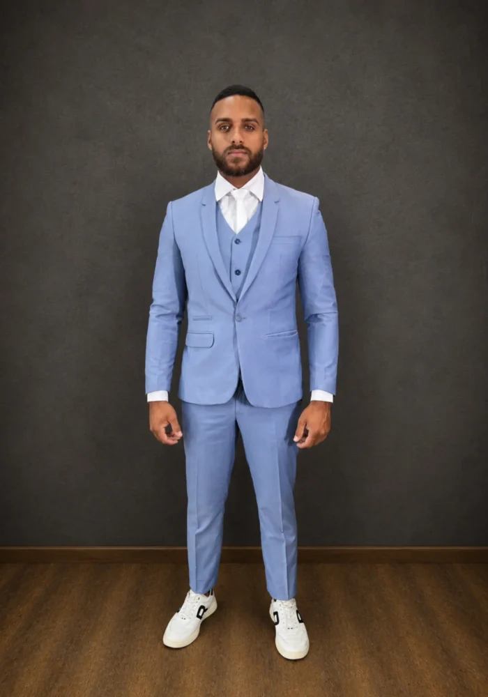 Terno SLIM FIT AZUL SERENITY - Elegante e contemporâneo, é ideal para noivos que buscam um visual leve e sofisticado em cerimônias diurnas ou ao entardecer. - Felicidade Noivas e Festas