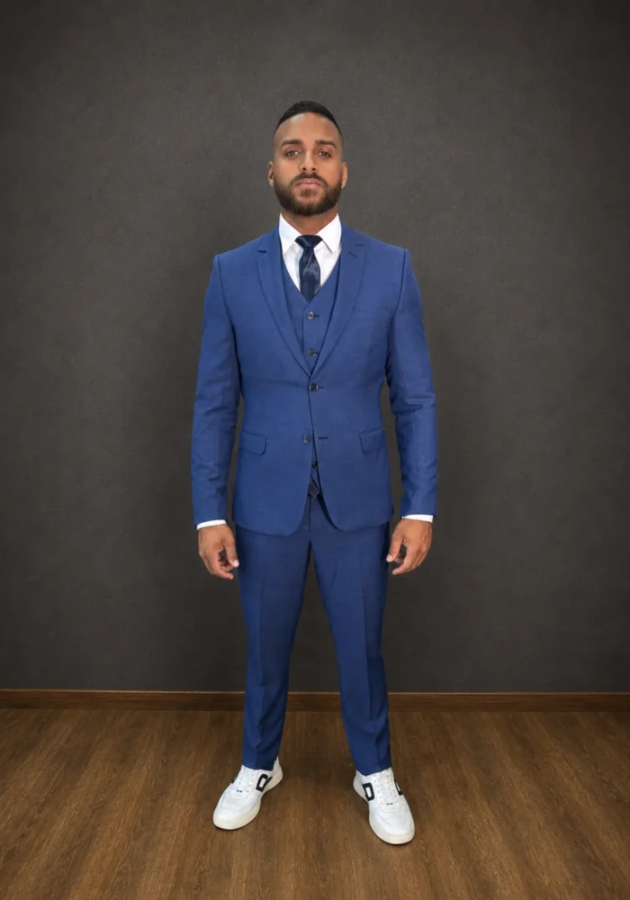 Terno SLIM FIT LINHO AZUL MARINHO - Combinando tradição e modernidade, é perfeito para noivos que buscam um visual elegante e cheio de personalidade. - Felicidade Noivas e Festas