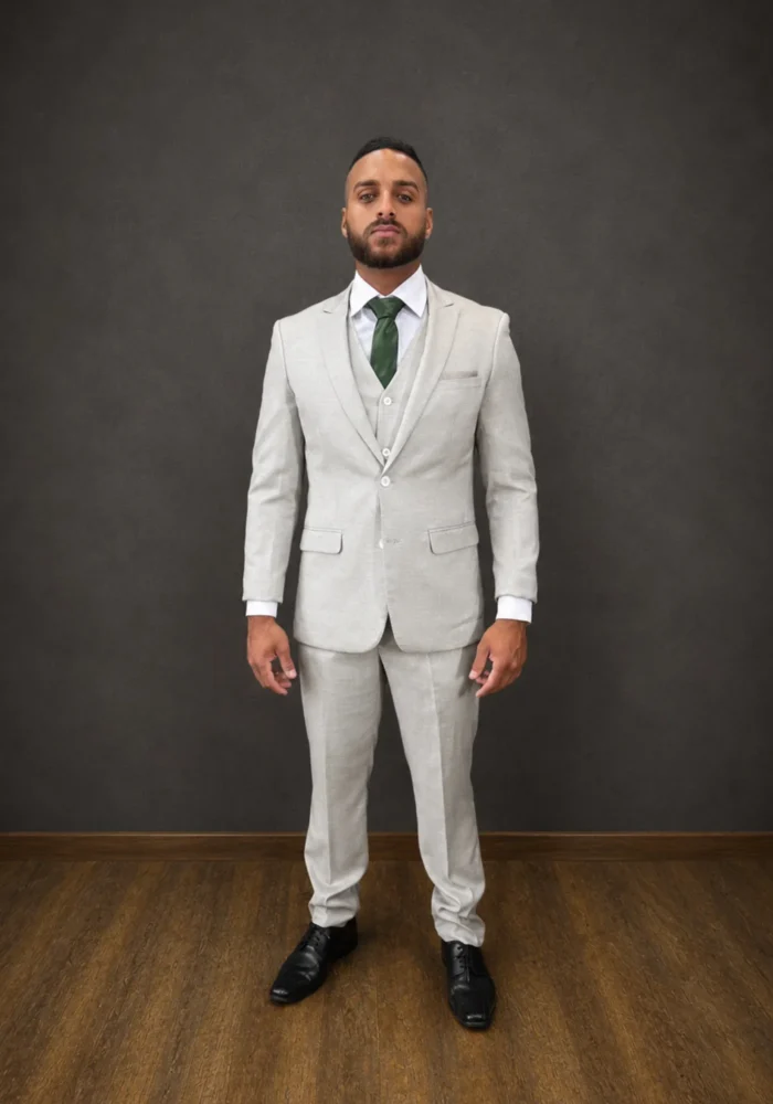 Terno SLIM FIT LINHO VERDE SAGE - Elegante e atual, é perfeito para noivos que buscam um visual leve, sofisticado e inesquecível em cerimônias ao ar livre. - Felicidade Noivas e Festas