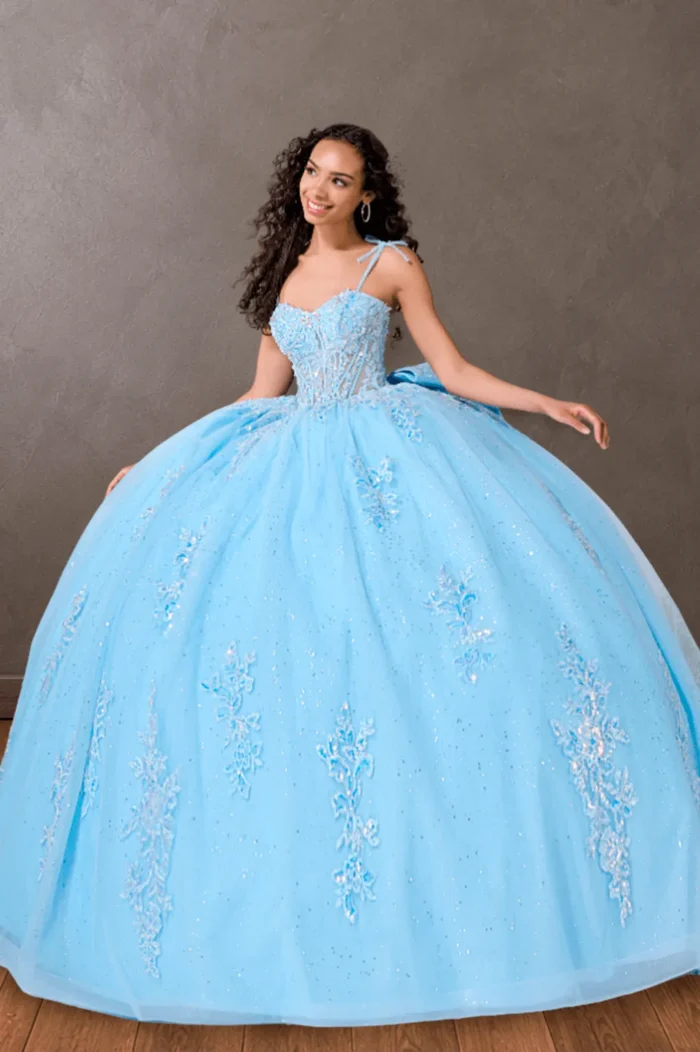 Vestido Celestine azul serenity para festa de debutante - Felicidade Noivas e Festas