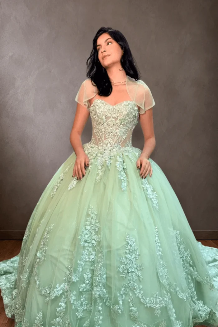 Vestido Florielle verde menta para festa de debutante - Felicidade Noivas e Festas